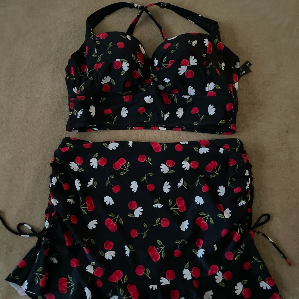 Torrid Cherries 2 Piece Retro Swimsuit Bikini Set Size 1♥️ Gently Loved♥️